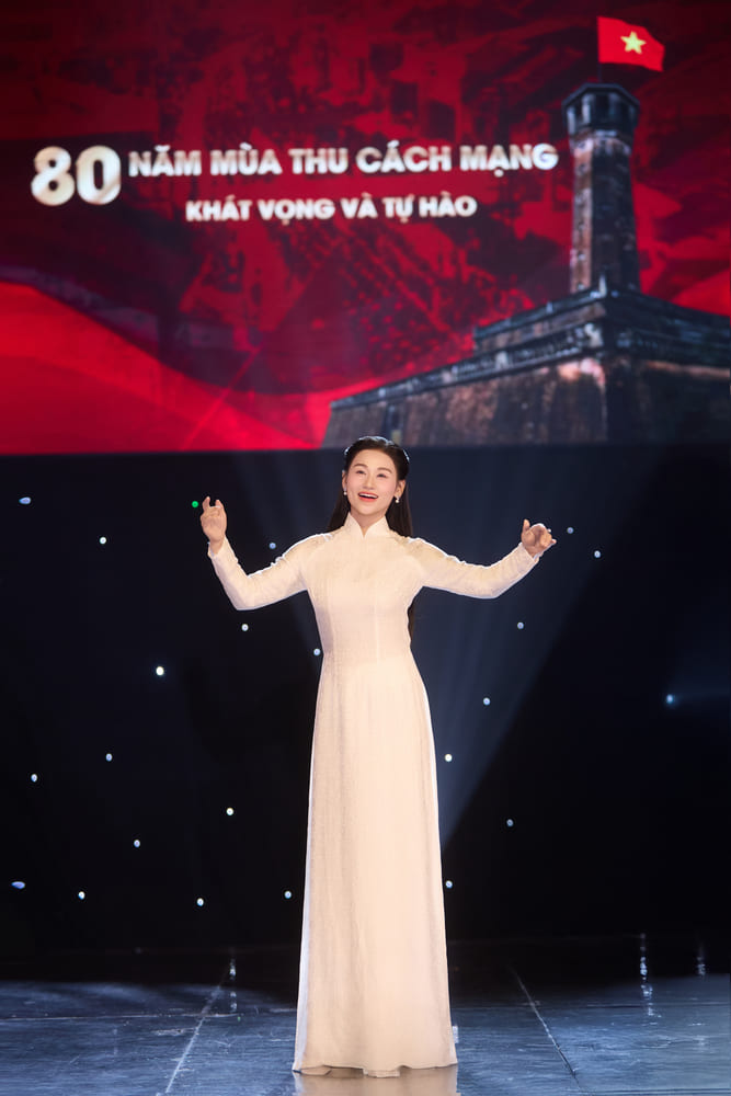Nu ca si Le Minh Ngoc danh nhieu tam huyet cho bo phim ca nhac 