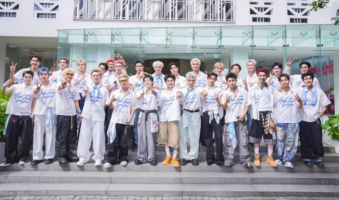 Cac Anh trai say hi. Anh: VieON.