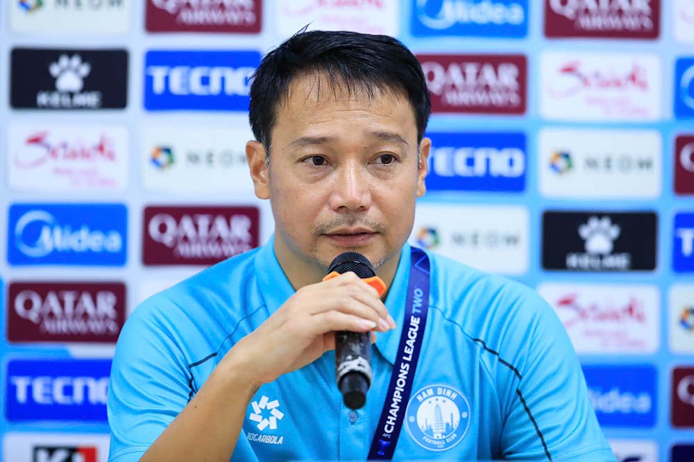Coach Vu Hong Viet of Nam Dinh club. Photo: Minh Dan