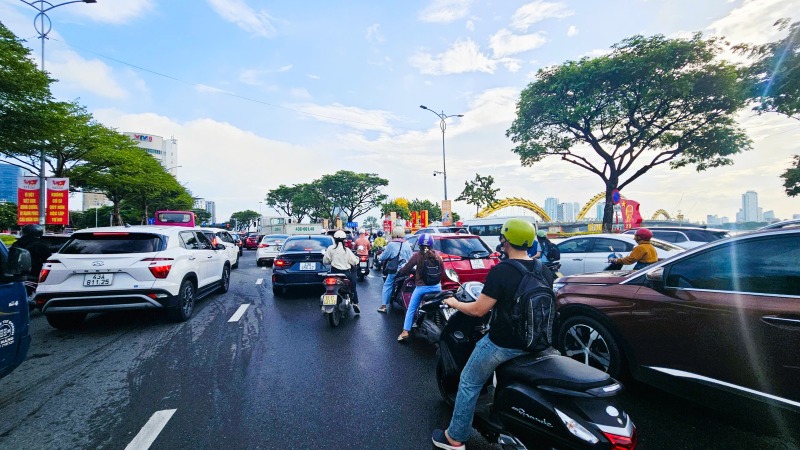 Da Nang chua bat buoc nguoi dan doi xe may dien. Anh: Nguyen Hoang