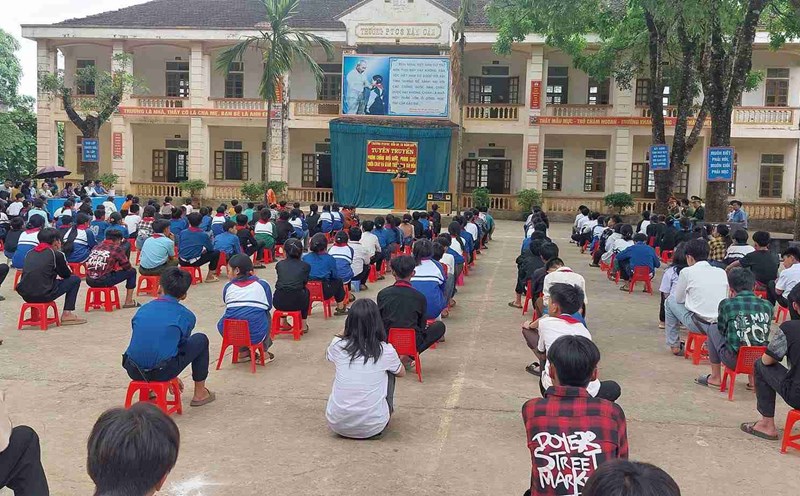 While working at Nam Can Ethnic Boarding School (Nghe An), Ms. T.T.H still had to be seconded to a school 35km from her home despite having had cancer for 2 years. Photo: Ngoc Anh