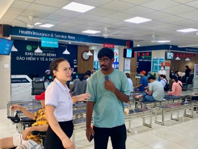 Nhieu du khach quoc te tai Da Nang di du lich ket hop kham suc khoe, dieu nay cho thay chien luoc phat trien du lich y te cua thanh pho la dung dan. Trong anh la mot du khach quoc tich An Do kham suc khoe tai Benh vien 199 (Bo Cong an). Anh: Song Han