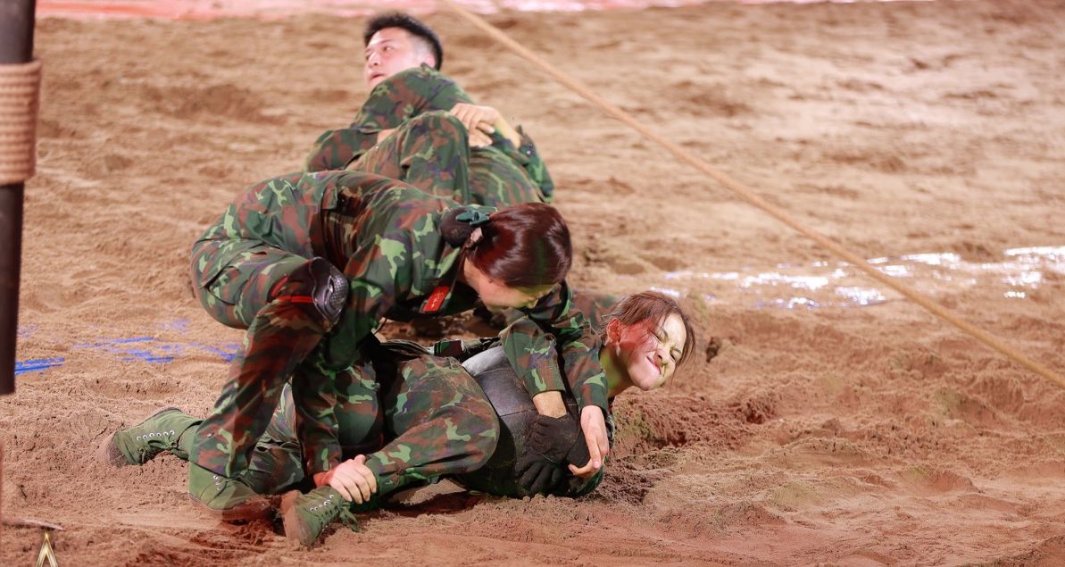 Hoa Minzyが挑戦中に激しく踊る。写真:Viettel