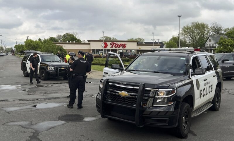 거리에서 임무를 수행하는 미국 경찰. 사진: 신화통신