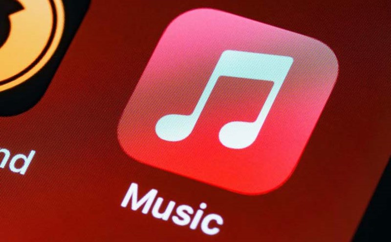 Users with iPhones, iPads, and Android can now quickly move playlists and music libraries to Apple Music, ensuring a seamless and convenient music listening experience. Photo: Bach Duong