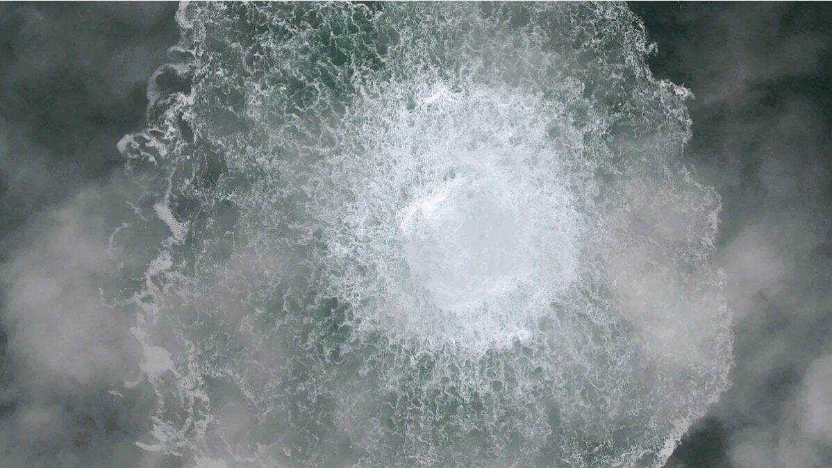 Pleiades Neo 위성이 파괴 후 Nord Stream 파이프라인에서 발트해로 가스 누출 이미지를 기록했습니다. 사진: Airbus/Pleiades Neo