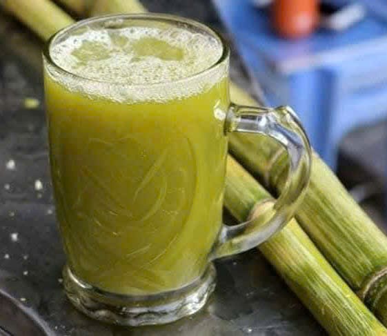 Instead of eliminating it completely, people who are losing weight should consider sugarcane juice as a controlled enjoyment option. Photo: Phuong Ngo.