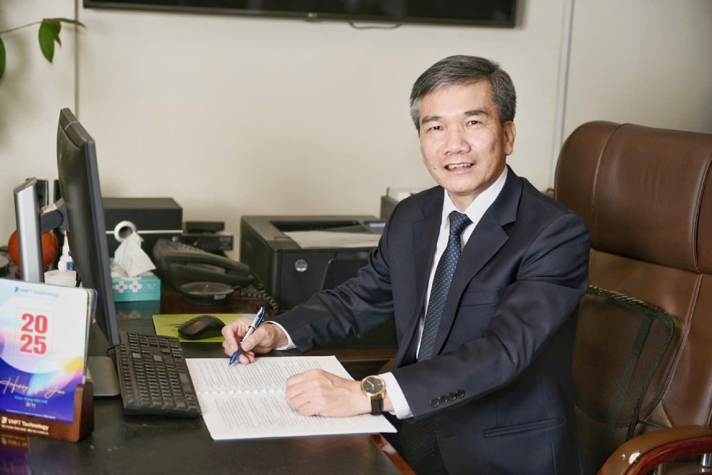 As Chairman of VNPT Technology Trade Union, Mr. Tran Dinh Hung always believes in being a bridge between expertise and employees. Photo: Xuan Hien