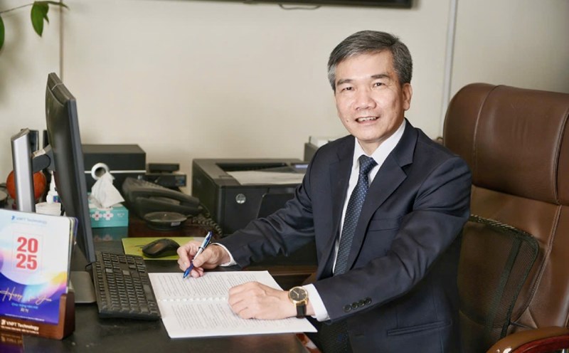 As Chairman of VNPT Technology Trade Union, Mr. Tran Dinh Hung always believes in being a bridge between expertise and employees. Photo: Xuan Hien