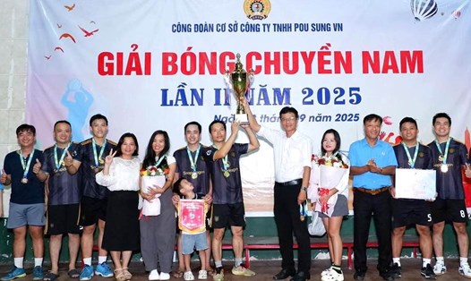 Công đoàn cơ sở Công ty TNHH Pou Sung Việt Nam bế mạc giải bóng chuyền nam lần II năm 2025. Ảnh: Công đoàn công ty