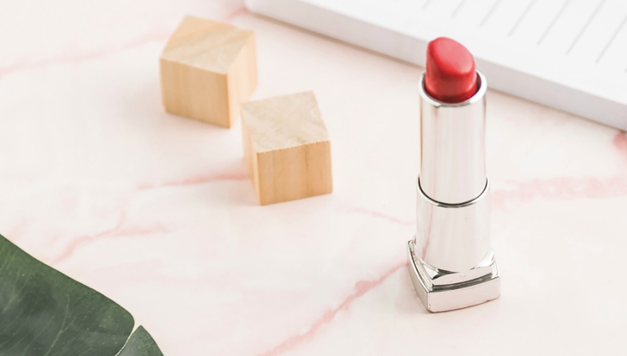 You should use homemade lip balm. Photo: Thuy Duong