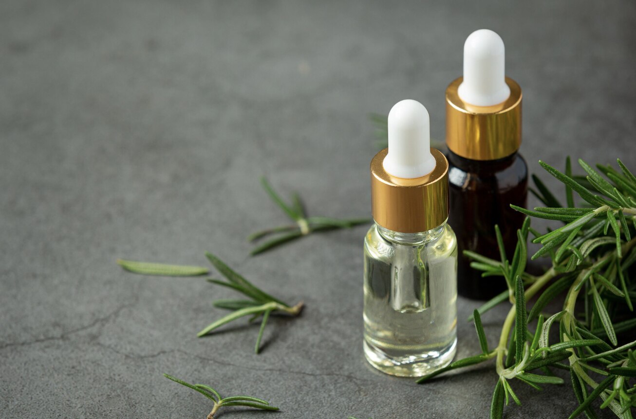 Tea tree essential oil, a gift from nature. Photo: Thuy Duong
