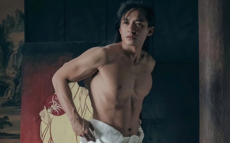 Huu Vi has "hot scenes" in the movie "The dream of selling a mulberry". Photo: Provided by the film crew