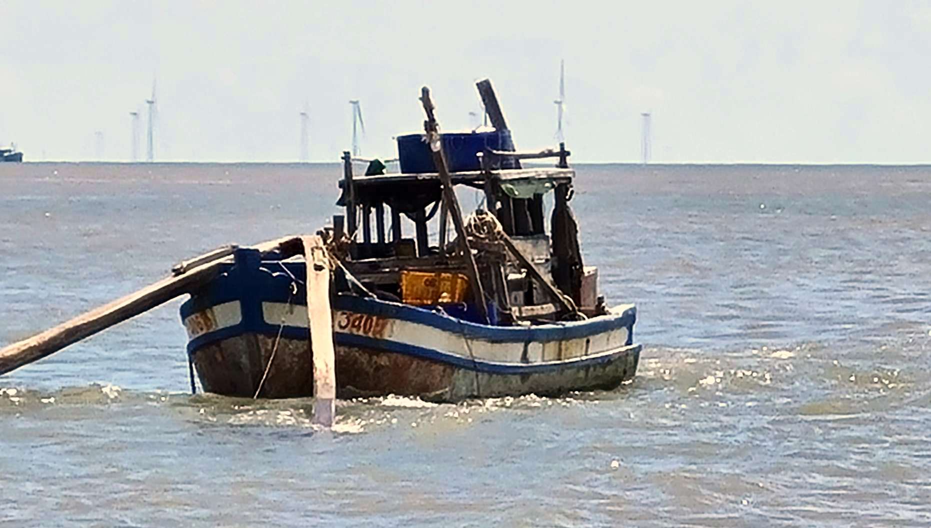 Hau het cac tau ca tai Ca Mau ra khoi deu duoc kiem tra, huong dan quy dinh ve khai thac thuy san. Anh: Nhat Ho
