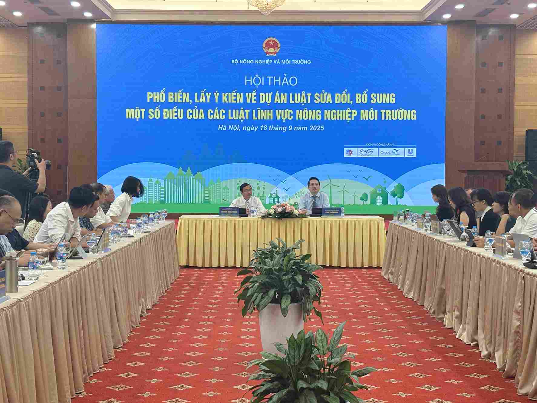 Quang canh hoi thao. Anh: Phuong Anh