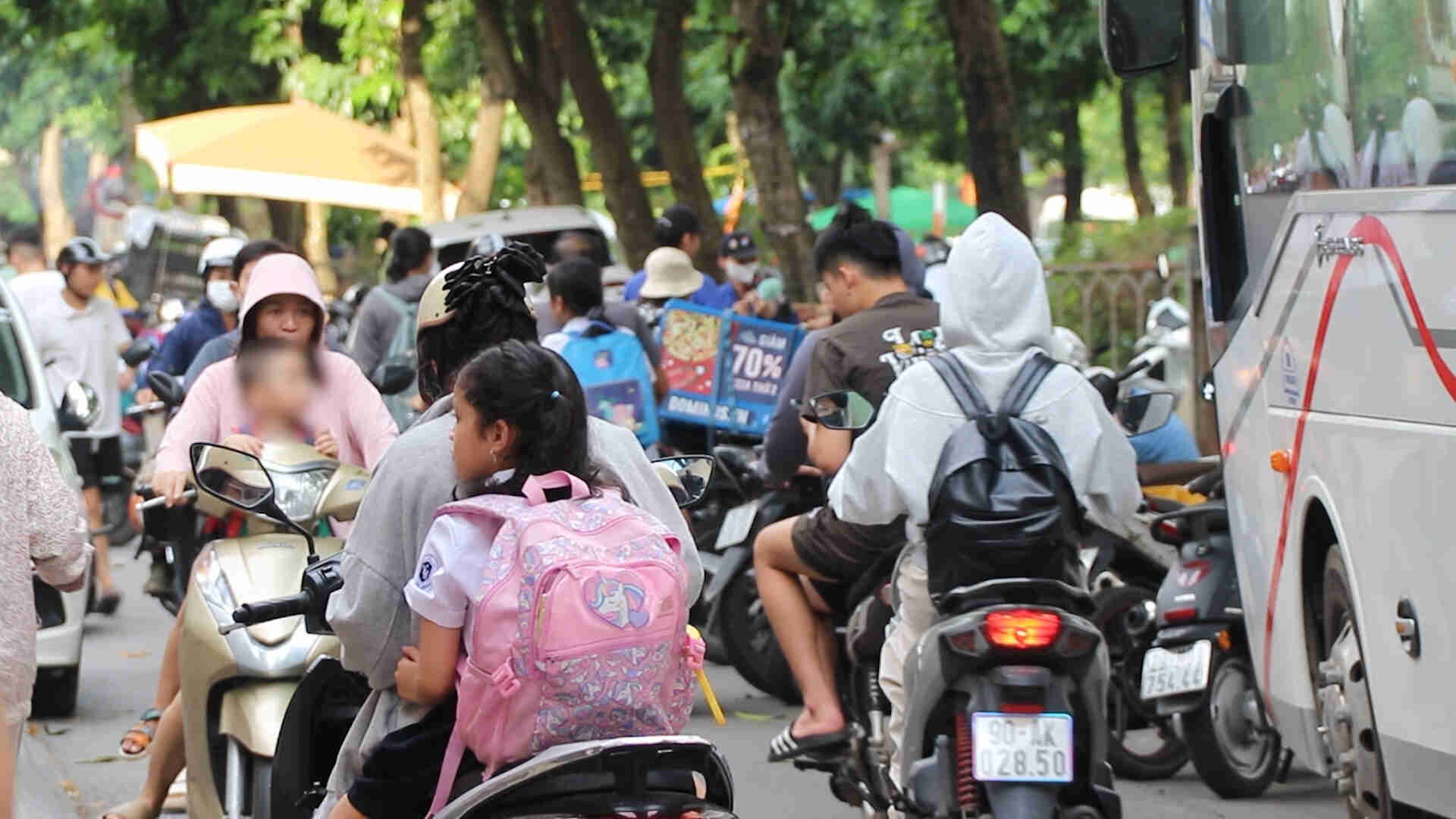 Nhieu cong nhan, lao dong tu do mong muon cac truong can tinh den phuong an linh hoat hoac co dich vu giu tre sau gio hoc. Anh: Hanh Thom 