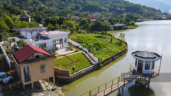 多くの人々は、建設許可の規制に興味があります。写真：Xuyen Dong