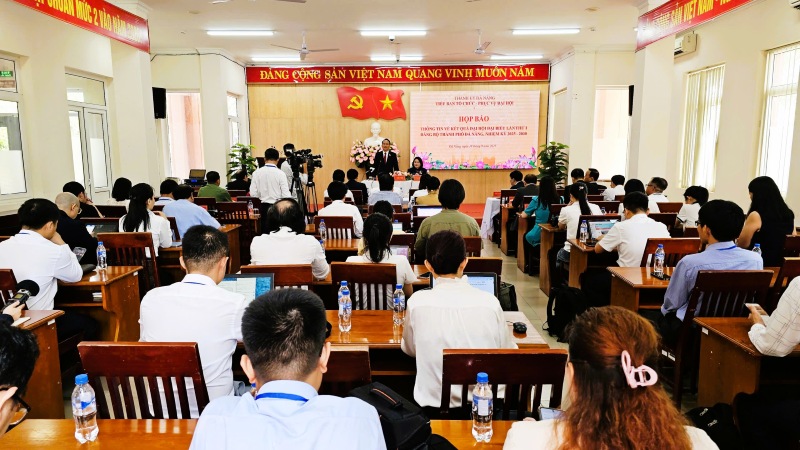 Quang canh buoi hop bao. Anh: Nguyen Hoang