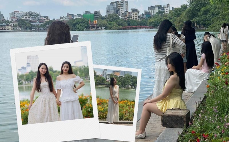 The poet turned Hoan Kiem Lake into a fairy tale studio, checking in brilliantly in early autumn. Photo: Thanh Binh