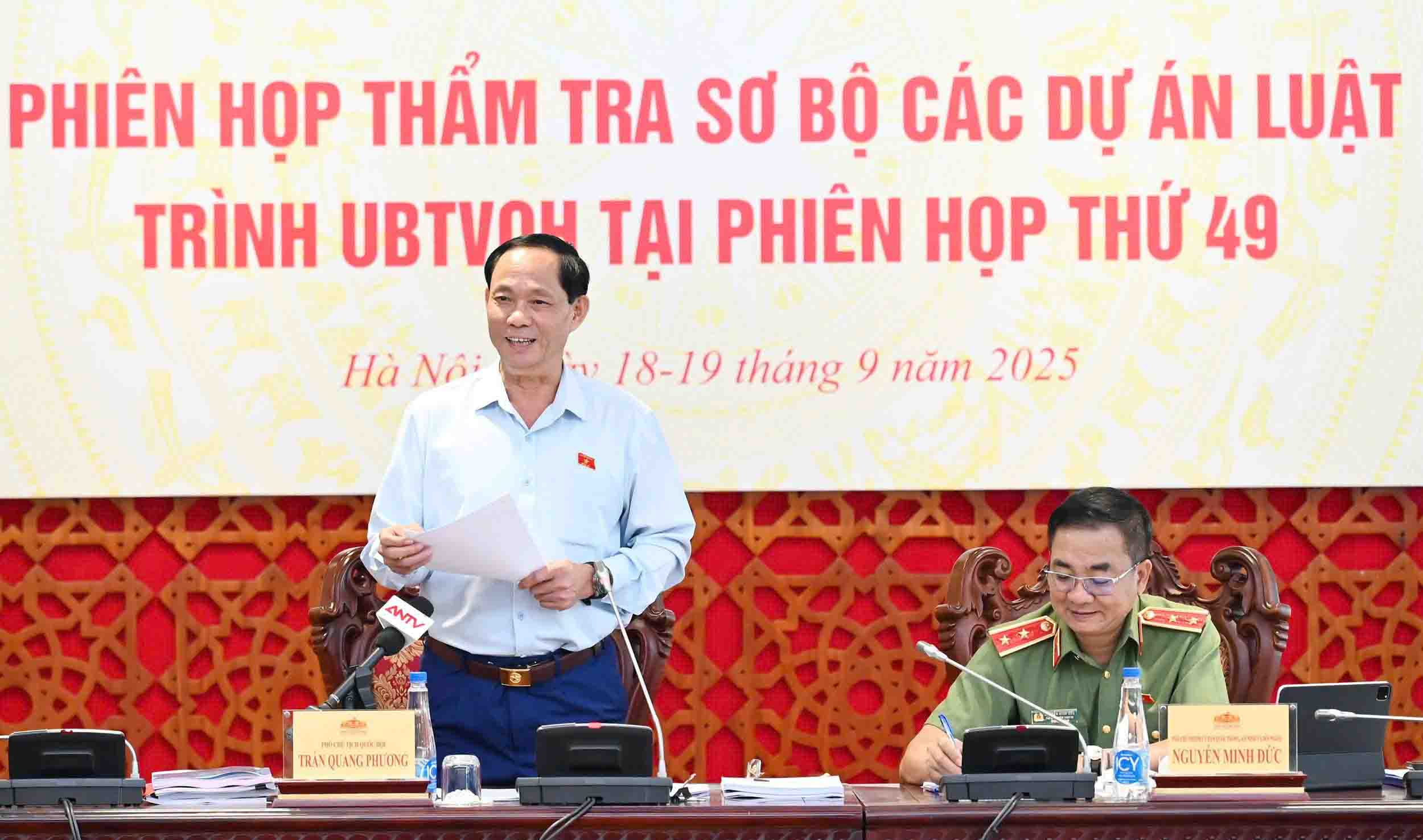 Pho Chu tich Quoc hoi, Thuong tuong Tran Quang Phuong phat bieu chi dao tai phien hop. Anh: Hoang Ngoc.