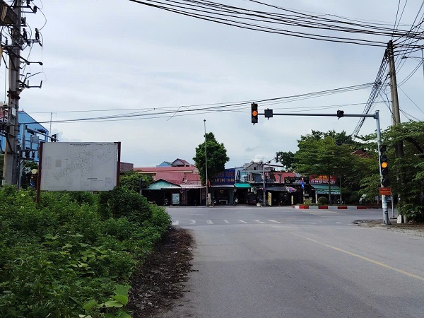 People should note that the fine for car owners who run red lights is up to 20 million VND. Photo: Xuyen Dong