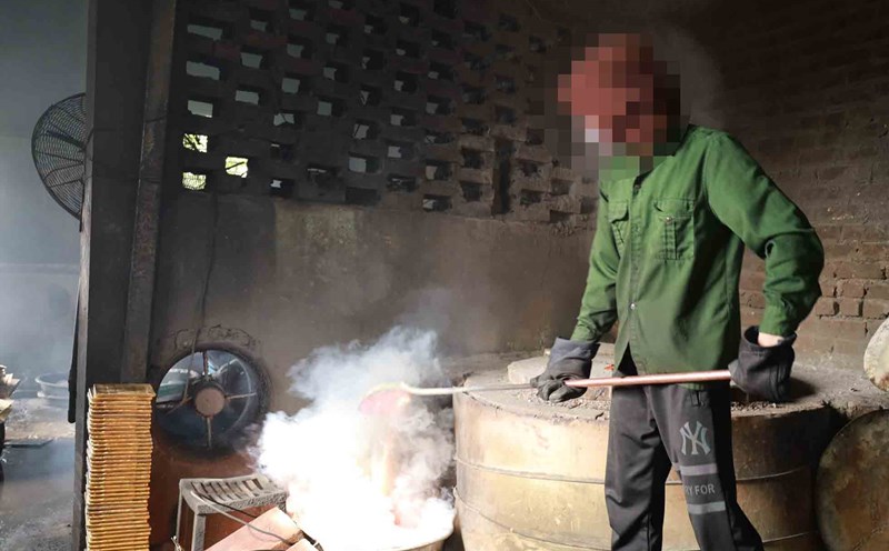Inside a factory in Dai Bai craft village (Bac Ninh). Photo: Nguyen Thuy