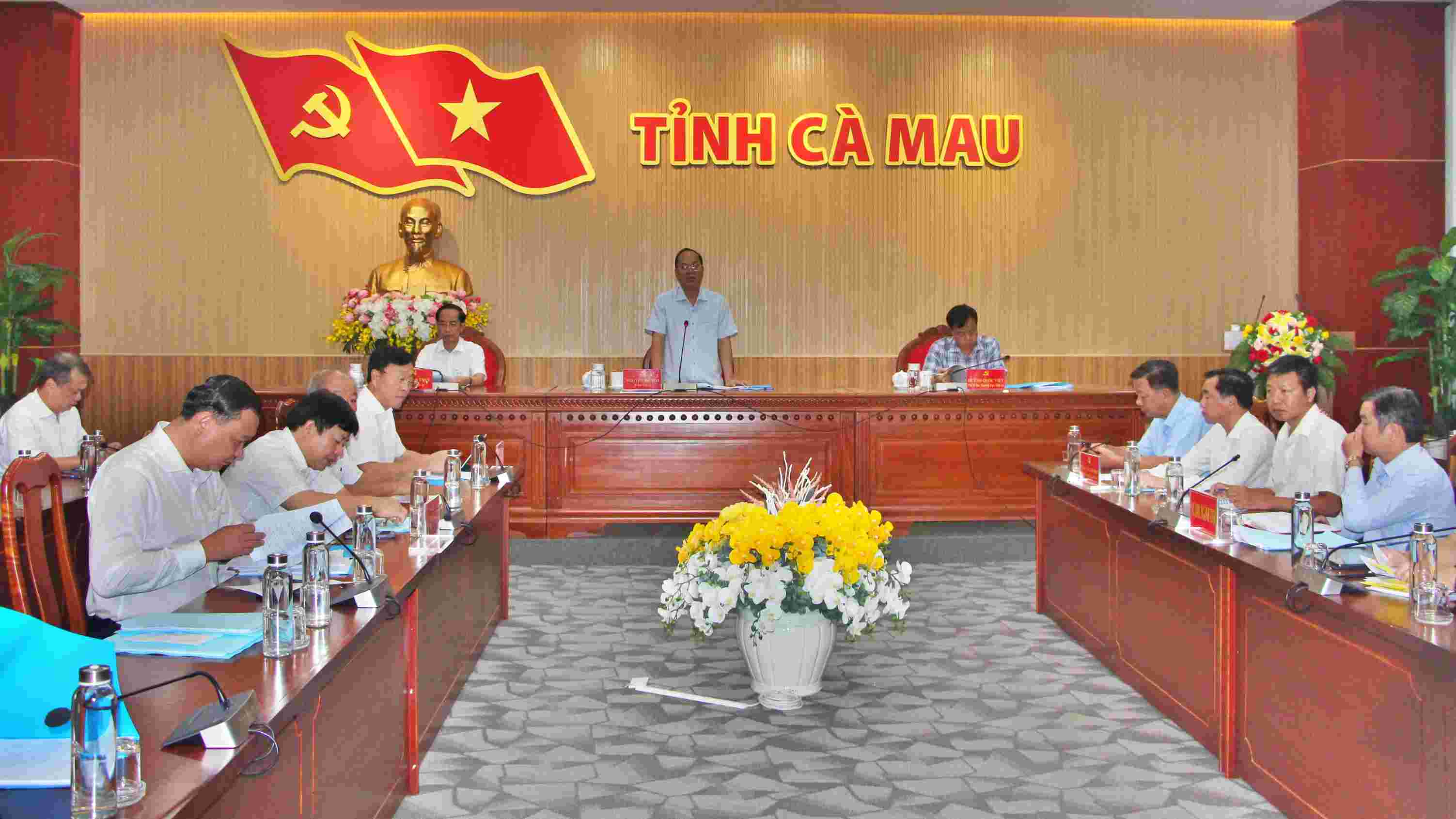 El secretario del Comite Provincial de Ca Mau Nguyen Ho Hai propuso aplicar la ciencia y la tecnologia de manera mas rapida practica y eficiente para que Ca Mau se desarrolle. Foto: Nhat Ho