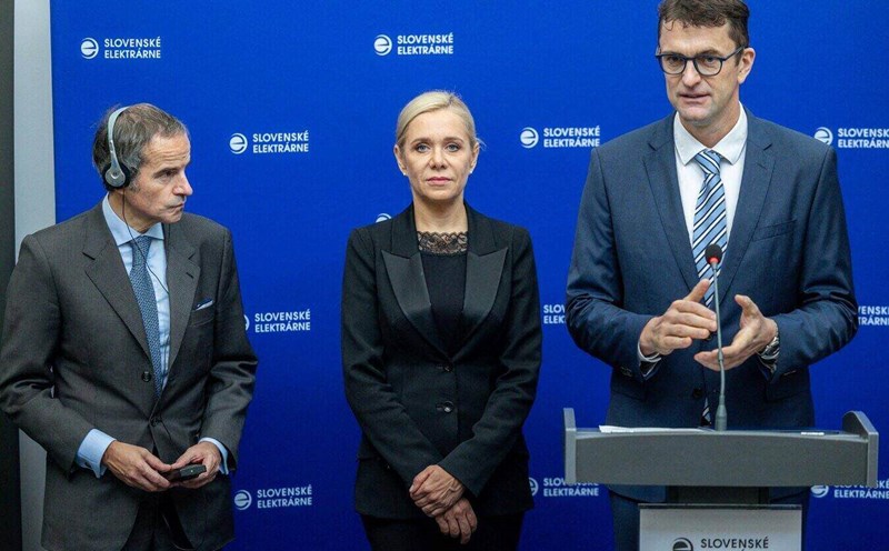 Slovakian Economic Minister Denisa Sakova (middle) said that the country could abandon Russian oil and gas if it had a replacement supply route. Photo: AFP