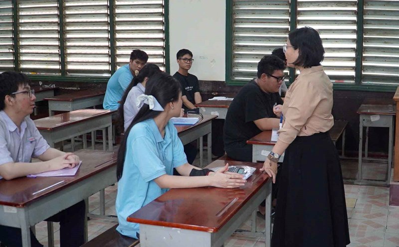 In the 2025-2026 school year, Ho Chi Minh City stipulates that public schools can collect 24 amounts of money from parents. Photo: Chan Phuc