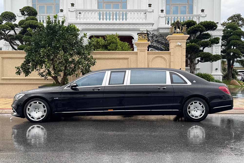 길이가 12%인 메르세데스-마이바흐 S650 풀만이 꽝닌에 등장했습니다. 사진: 테안