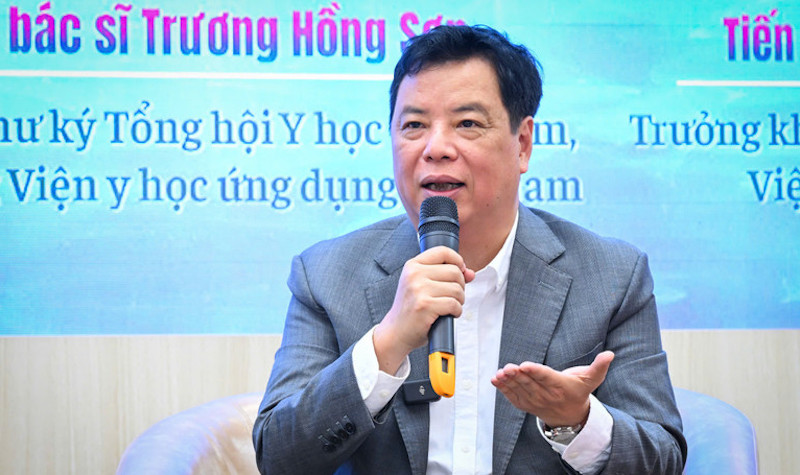 TS.BS Truong Hong Son. Anh: Thanh Dat