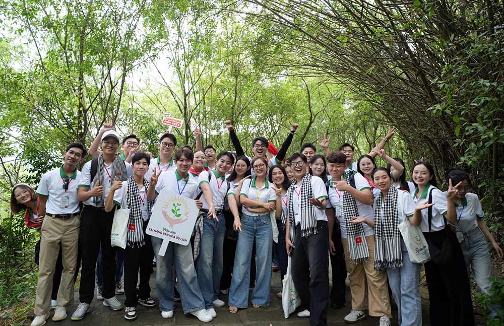 Top 40 cua cuoc thi tim hieu van hoa, di san tai Trang An, Ninh Binh. Anh: Le Duc