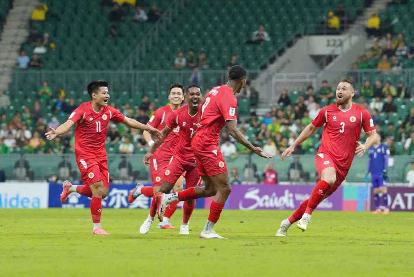 Cau thu Cong an Ha Noi ang mung ban thang. Anh: CAHNFC