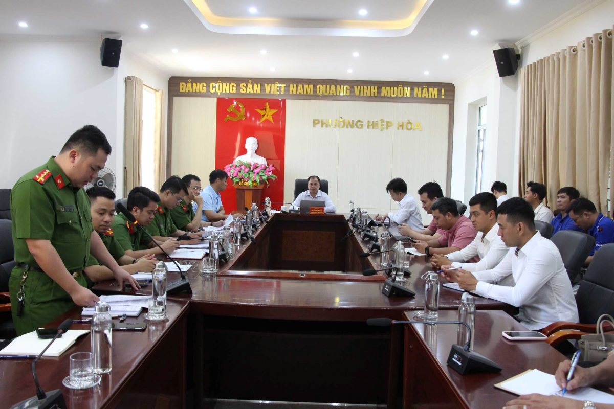 The People's Committee of Hiep Hoa Ward has just worked with investors and construction contractors in Song Khoai Industrial Park. Photo: Official information of Hiep Hoa ward