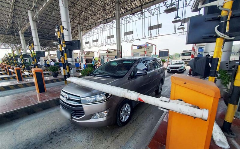 Instructions for converting traffic accounts to be able to pass through ETC toll stations from October 1. Photo: The Ky