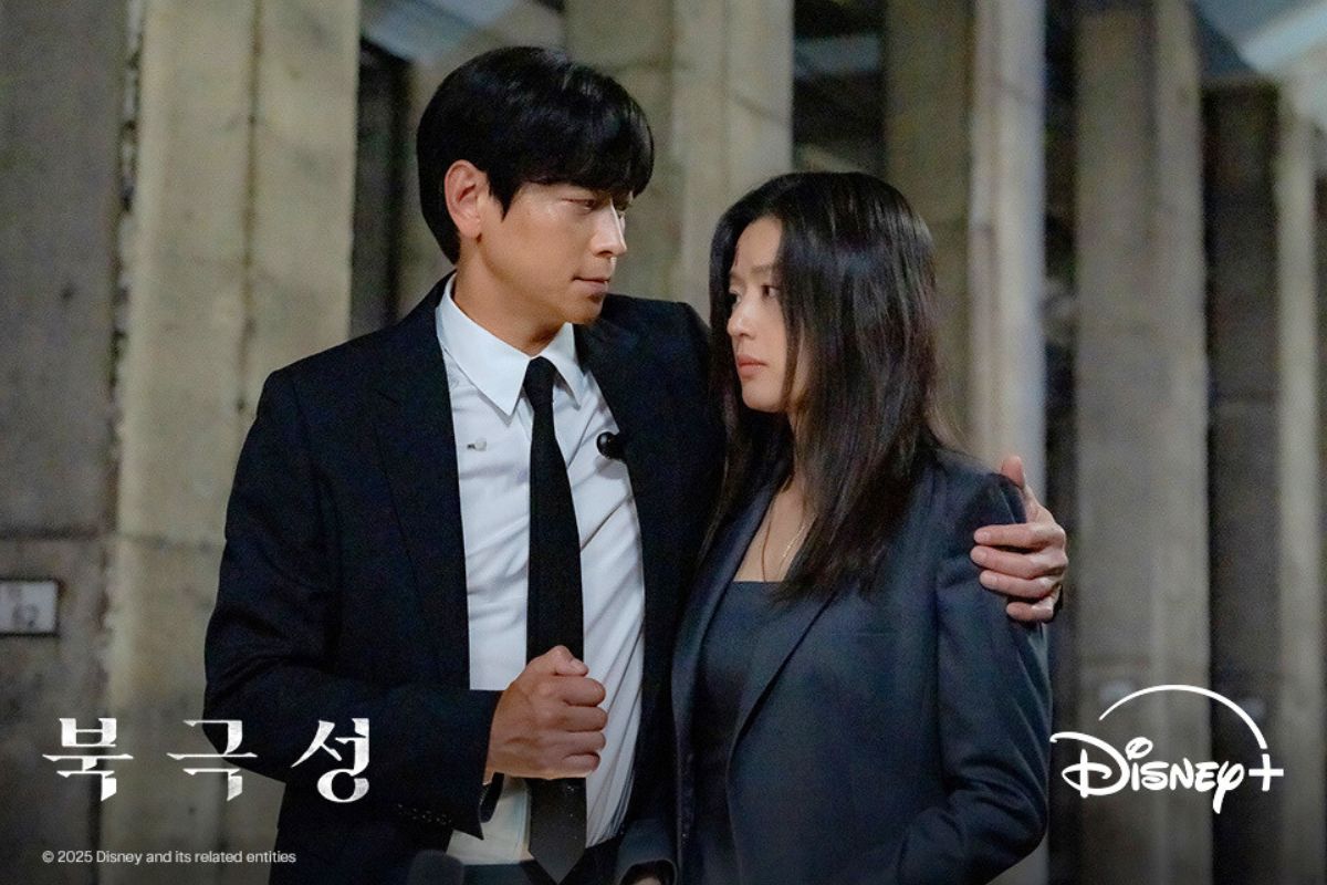 Kang Dong Won and Jun Ji Hyun in "The Storm". Photo: Producer