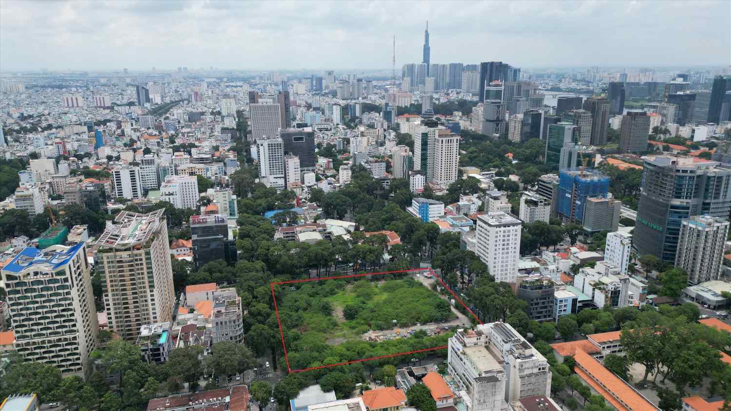 Du an Nha thi dau Phan Dinh Phung (TPHCM) sau 15 nam van la bai dat trong. Ảnh: Anh Tu