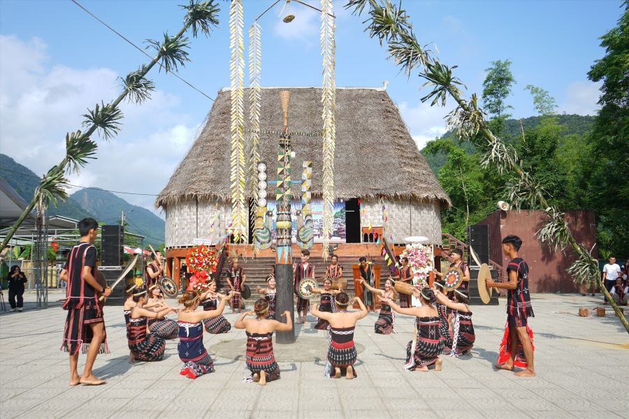 Cuối tuần về Đà Nẵng hòa mình vào không gian Ngày hội văn hóa Cơ Tu