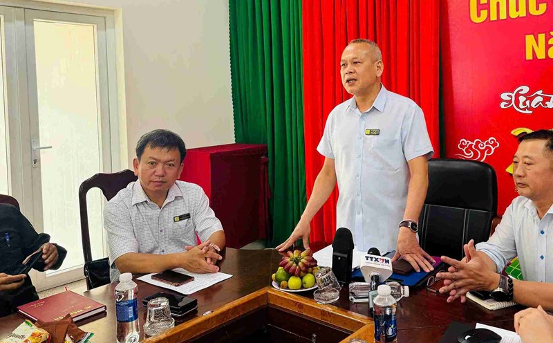 Mr. Nay Phi La - Director of the Dak Lak Provincial Department of Health spoke about the incident in which the Central Highlands General Hospital performed kidney stone surgery on hundreds of patients in violation of regulations. Photo: Bao Trung