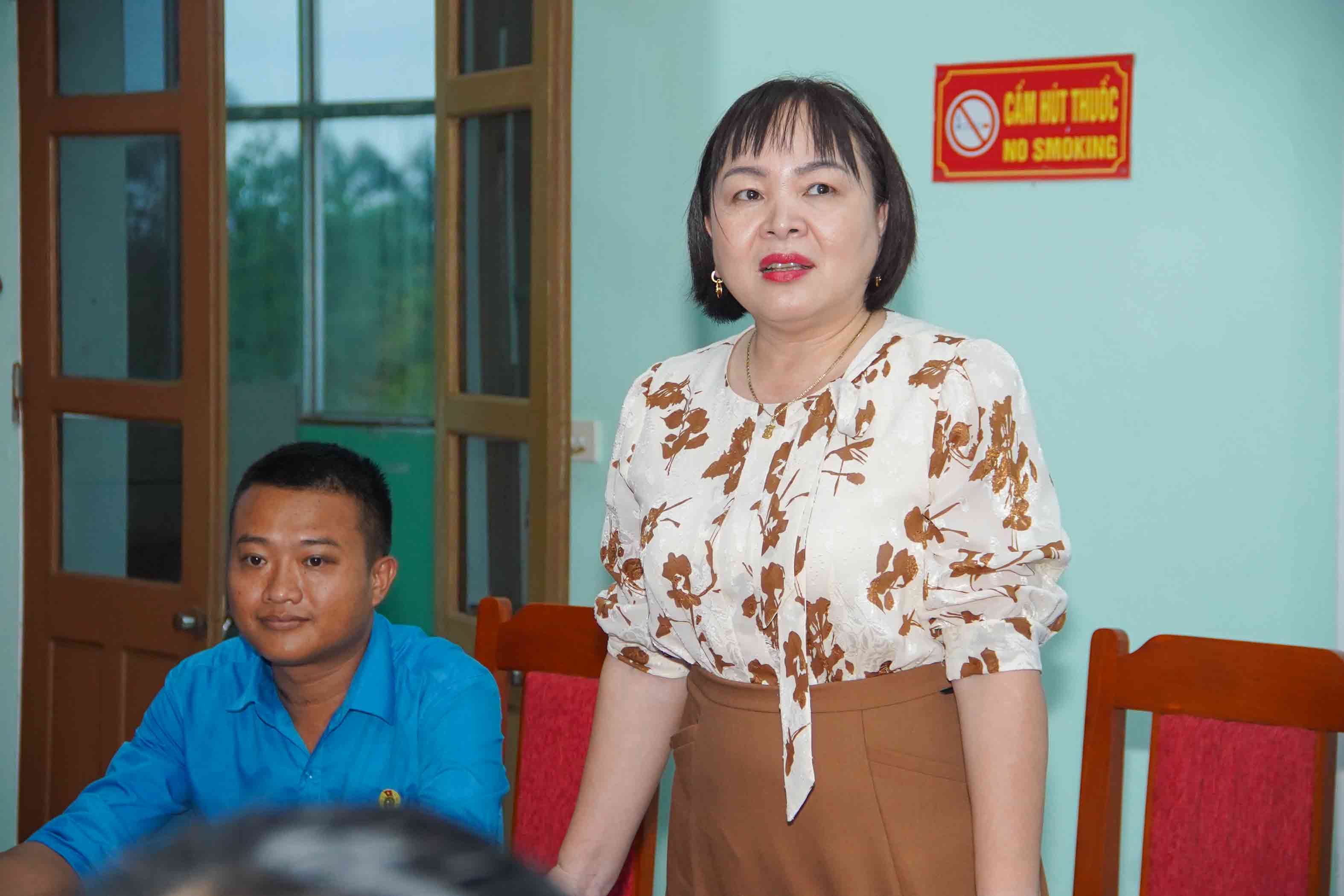 Cac dai bieu trinh bay cac thac mac lien quan den to chuc Dai hoi cong doan. Anh: Duy Chuong