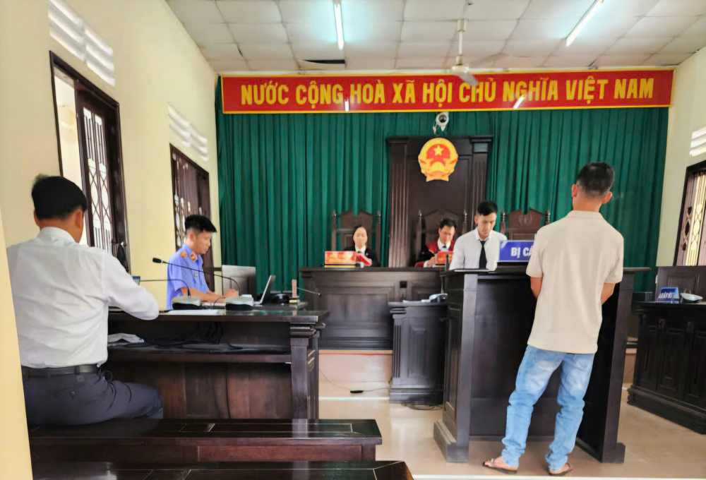 Phien toa so tham dua ra xet xu vu an hinh su ve toi “Gay roi trat tu cong cong” doi voi bi cao Phan Trong Cuong. Anh: Cong an cung cap
