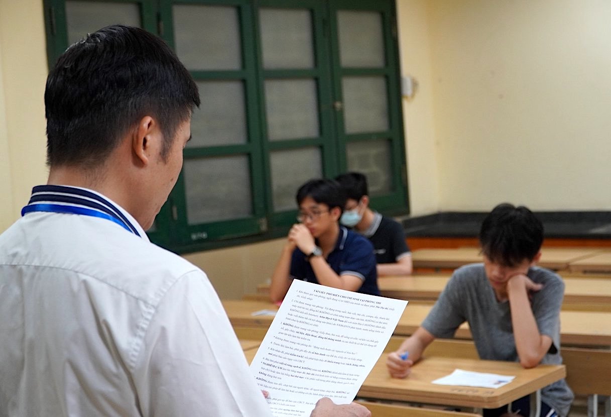 Theo quy dinh moi cua Bo GDDT ve khen thuong va ky luat hoc sinh, muc ky luat phat nang nhat la viet ban kiem diem thay vi dinh chi hoc nhu hien nay. Anh minh hoa: Van Trang  