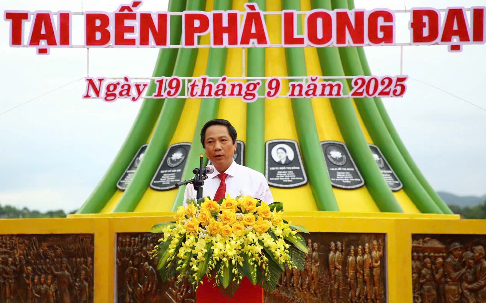Ong Hoang Nam - Pho Chu tich UBND tinh Quang Tri phat bieu tai le khanh thanh. Anh: Cong Sang.