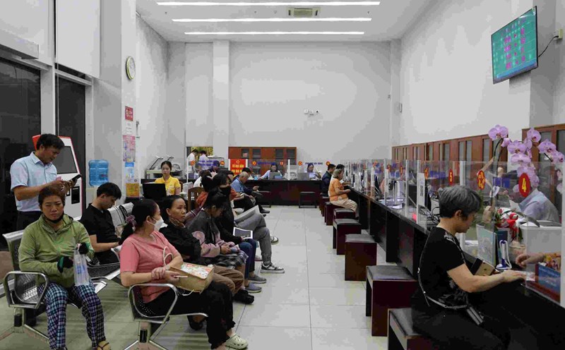 New wards in Ho Chi Minh City are always striving to bring online public services closer to the people. Photo: Minh Tam