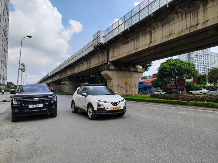 According to experts, limiting fuel limits to switch to using clean energy. Photo: Xuyen Dong