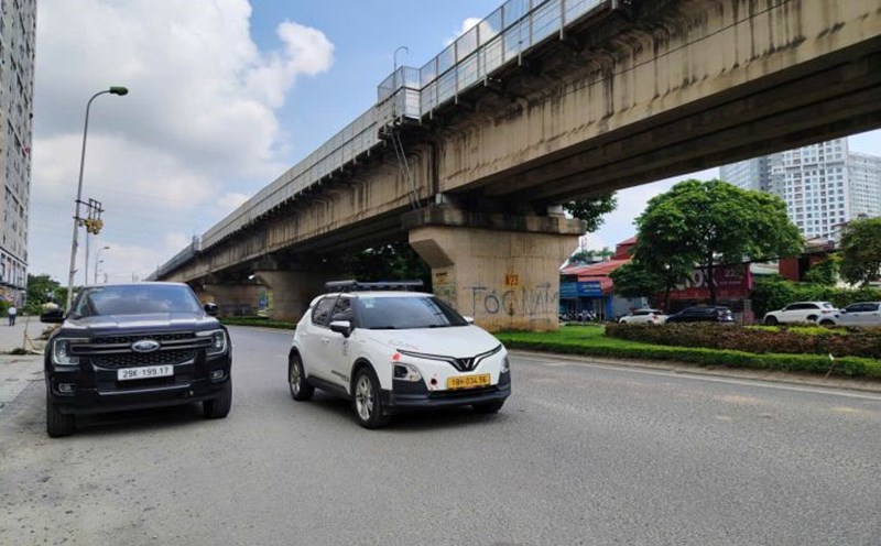 According to experts, limiting fuel limits to switch to using clean energy. Photo: Xuyen Dong