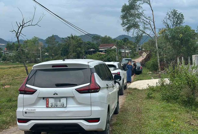 多くの土地ブローカーは、Toan Luu Communeに集まり、ここで仮想陸地を形成しました。写真：Tran Tuan