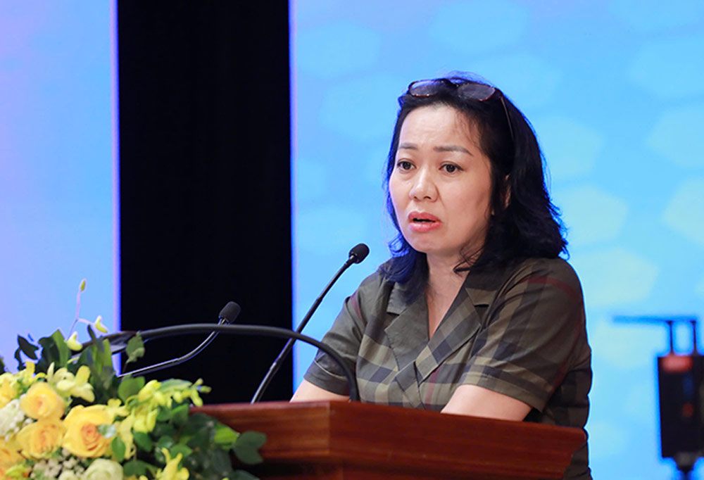 Ba Le Thanh Thuy - Pho Truong phong Quan ly moi truong (So Nong nghiep va Moi truong Ha Noi trinh bay tham luan “Ha Noi voi “thoi co vang” de chuyen minh chong o nhiem: Tu cu hich cua Chi thi 20” tai dien dan. Anh: To The