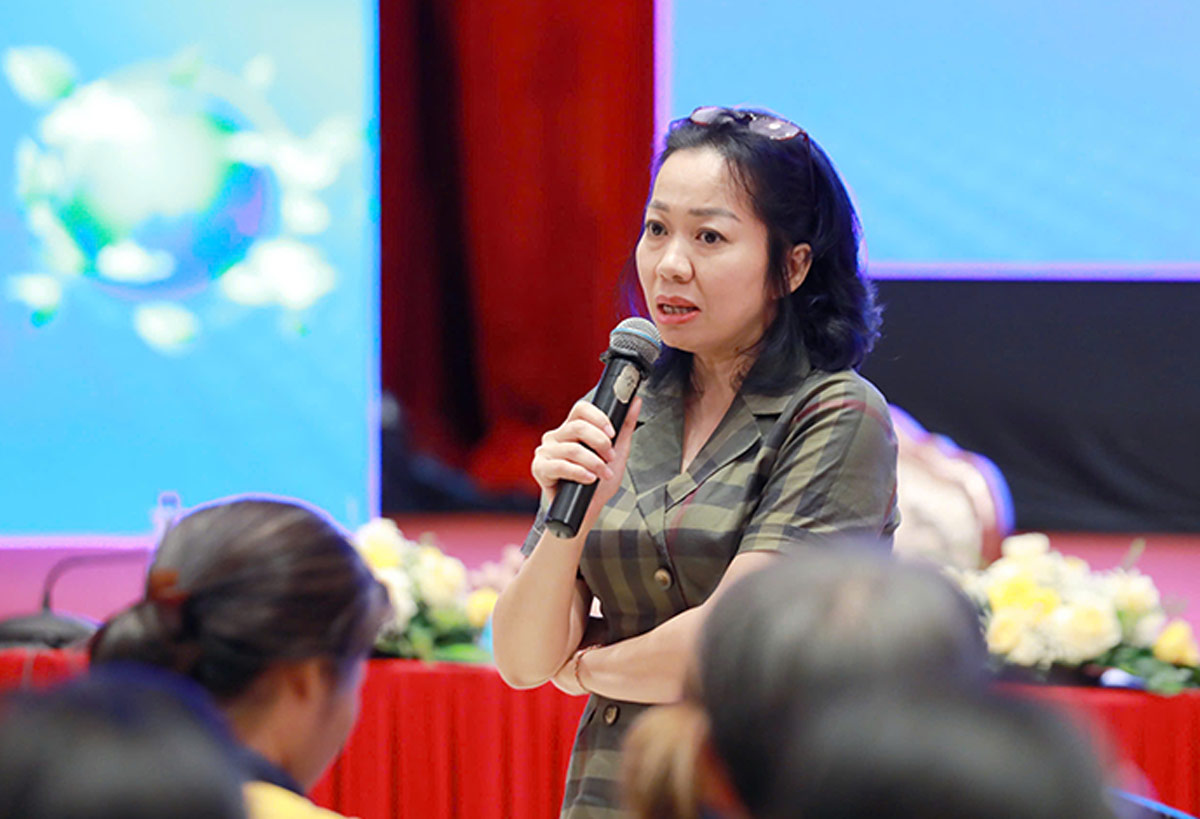 Ba Le Thanh Thuy - Pho Truong phong Quan ly moi truong, So Nong nghiep va Moi truong Ha Noi - tra loi. Anh: To The