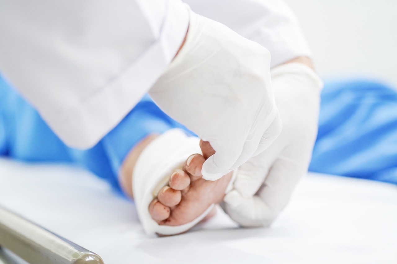 The patient's leg was removed from the foreign object and is gradually recovering. Photo: BVCC